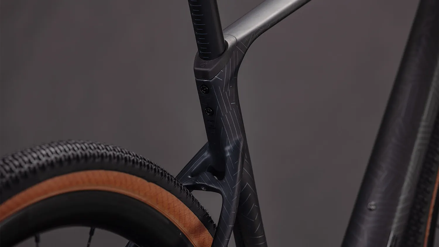 Cube 2026 Nuroad C:62 EXC carbon´n´crisscross | L