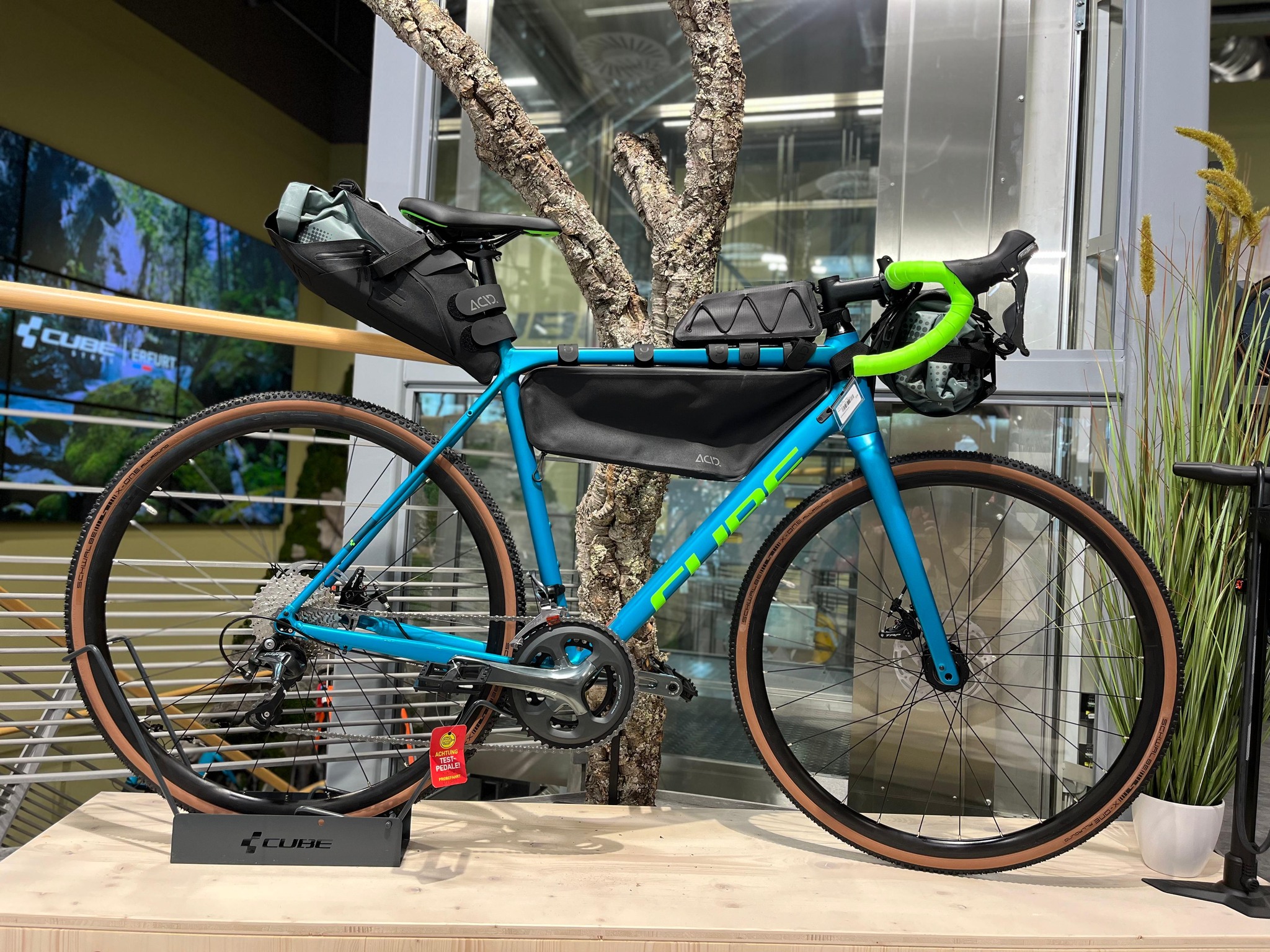 Ob in der Stadt oder bei Touren über Stock und Stein, wir haben die passende Tasche für dein Fahrrad. Schütze deine Kleidung &amp; Equipment auf dem Weg zur Arbeit oder beim nächsten bikepacking-Trip.