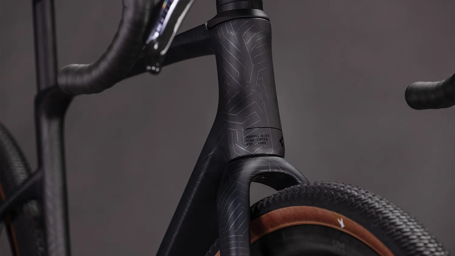 Cube 2026 Nuroad C:62 EXC carbon´n´crisscross | L