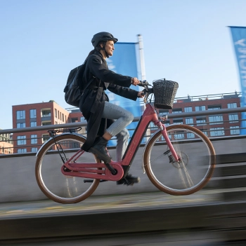 City E Bike am fahren