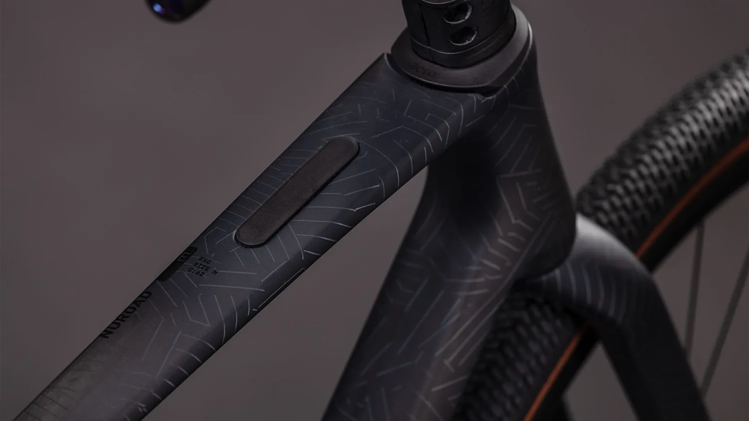 Cube 2026 Nuroad C:62 EXC carbon´n´crisscross | L